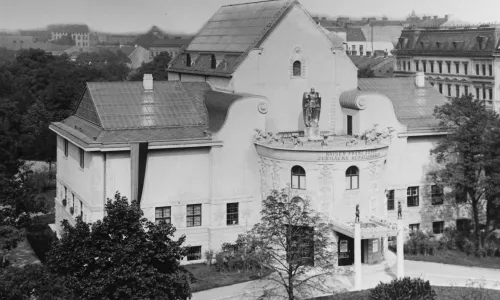 110 let kolem Domu umění